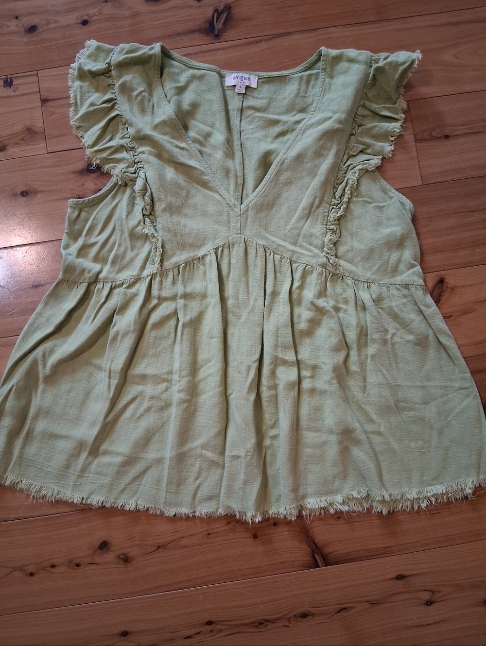 Umgee Sage Green Top Size Large